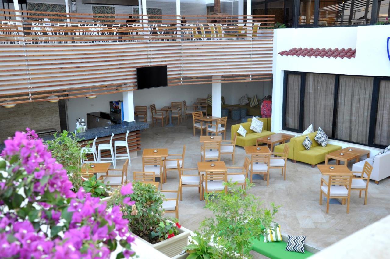 Sunrise Holidays Resort -Adults Only Hurghada Exteriér fotografie The interior of the hotel