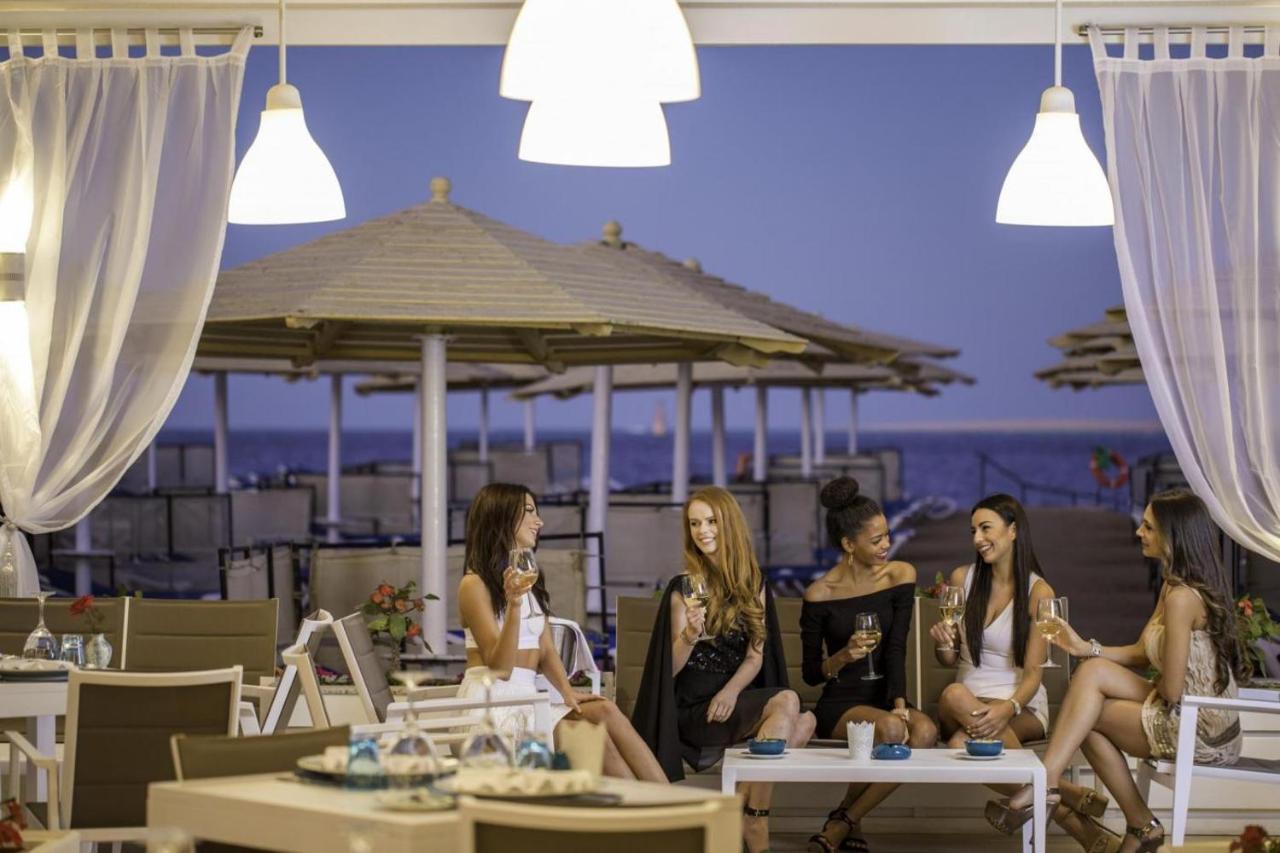 Sunrise Holidays Resort -Adults Only Hurghada Exteriér fotografie The Beach Bar